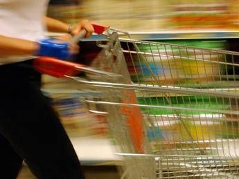 Inflazione a giugno sale all carrello spesa
