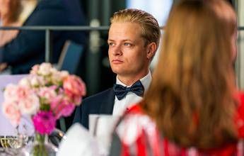 Norvegia accuse al figliastro principe Haakon ammette situazione difficile