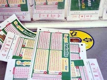 Superenalotto numeri e combinazione vincente del agosto
