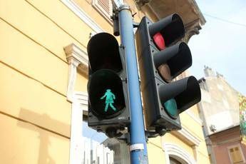 Il semaforo avra colori Ecco perche servira il bianco