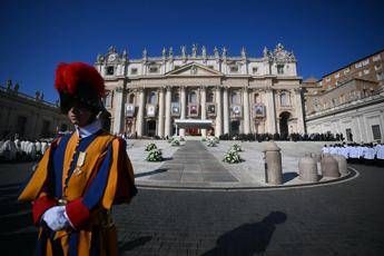 La salute dei Papi da Giovanni Paolo I a Bergoglio interventi malattie e ricoveri degli ultimi pontefici