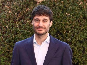 Ascolti tv Il Commissario Ricciardi su Rai vince la prima serata