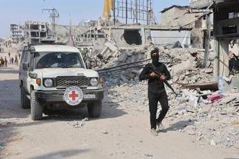 Gaza Hamas consegna corpo altro ostaggio in Israele lidentificazione