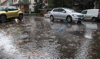 Maltempo in Italia allerta meteo arancione su Campania e Toscana oggi
