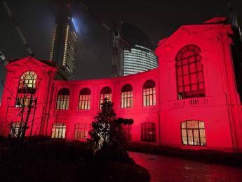 Violenza su donne Fondazione Fiera Milano illumina di rosso sede Palazzina degli Orafi