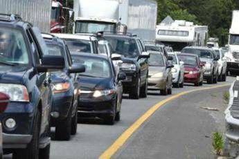 Codice della strada stretta contro minicar truccate e ok a targhe personalizzate