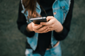 WhatsApp down oggi problemi anche per Facebook e Instagram cosa succede