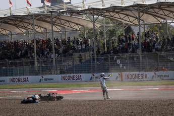 Aprilia scintille tra Bezzecchi e Fernandez dalle polemiche al duello in pista poi Bez si prende la vittoria