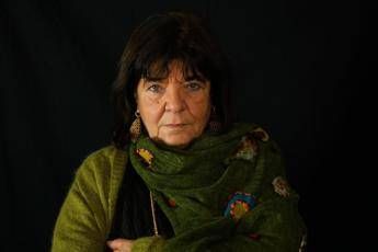 Arte la poetessa Attanasio Nessuno e periferia il centro della vita e lumano