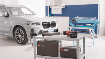 Auto per riparazione e sostituzione cristalli VetroCar prima in Europa ad adottare la tecnologia Purform Primerless to Glass di Sika in tutta la sua rete