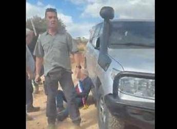 Cisgiordania coloni israeliani attaccano convoglio di diplomatici europei