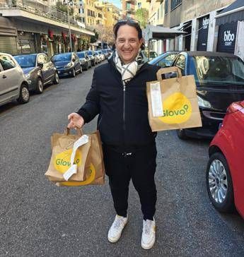 Contro aggressioni mi muovo solo in auto e di giorno vita da rider la storia di Gianluca
