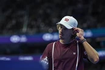 De Minaur punge Zverev Alcuni impiegano troppo tempo per servire