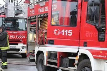 Esplosione in unofficina a Roma morto un operaio indagini in corso
