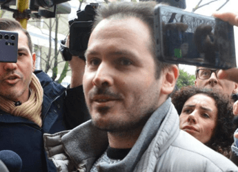 Garlasco i consulenti di Sempio Il killer di Chiara Poggi indossa scarpe taglia Impronta Non e di Andrea