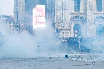 Guerriglia a Milano notte di attesa per i genitori dei fermati Meta sono minori laltra meta pirla