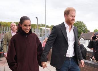 Harry e Meghan nel Regno Unito la prima uscita a Nottingham