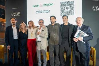 Intesa Sanpaolo A mano a mano la nuova campagna istituzionale con Sergio e Pietro Castellitto e la voce di Mina