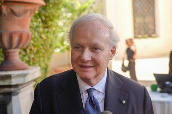 Intesa Sanpaolo Lucchini Lo spot mostra i nostri valori la banca e vicina alle persone e alle piccole e grandi imprese