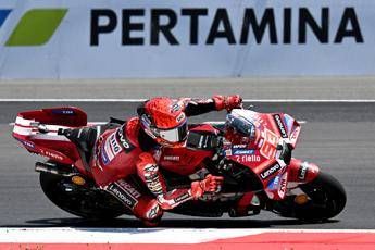 Marquez accelera Bezzecchi e Fernandez cadono cose successo in partenza in MotoGp