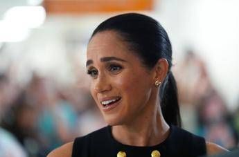 Meghan Markle lancia il calendario dellAvvento spunta la proposta economica del sacerdote