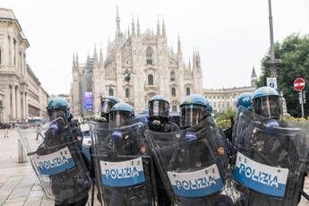 Milano il lungo ottobre di piazza tra timori e bufale social su violenze e ronde