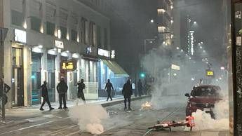 Milano scontri e saccheggi Lidentikit dei violenti giovanissimi italiani e stranieri