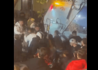 Napoli enne pestato da branco ragazzini e investito da camion rifiuti rischia amputazione gamba IL VIDEO