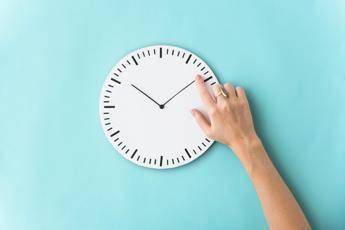 Ora solare tra sonnolenza risvegli anticipati e irritabilita i possibili effetti dello spostamento di lancette