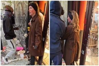 Parigi donna prova a fermare i saccheggiatori Perche lo fate