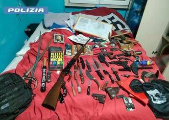 Pavia armi e svastiche in casa arrestato enne