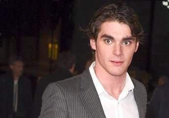 RJ Mitte il toccante post di Bryan Cranston per la morte del figlio in Breaking Bad