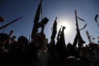 Riad Houthi responsabili attacco aeroporto reagiremo Raid sauditi contro i ribelli in Yemen
