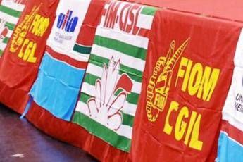 Rientra dalle ferie in ritardo per accudire la madre malata licenziata dopo anni