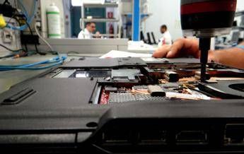 Riparare invece di sostituire il nuovo valore della tecnologia
