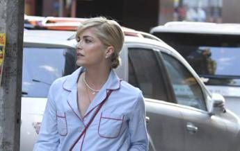 Selma Blair arrestata per aggressione e rilasciata su cauzione Aveva battuto la testa