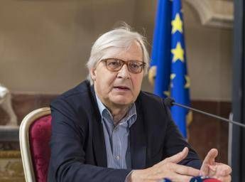 Sgarbi condizioni stabili dopo tracheostomia resta in terapia intensiva
