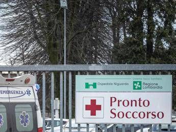 Trovato neonato abbandonato in un sacchetto della spesa a Cinisello trasportato in codice rosso in ospedale