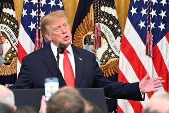Trump lomaggio a Cristoforo Colombo e le battute Il mio amico Pavarotti