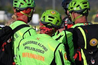 Urzulei speleologo bloccato in una grotta dopo una frana soccorsi in azione