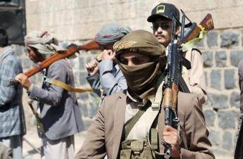 Yemen coalizione saudita annuncia operazione speciale a Sanaa Houthi Dura risposta se colpite la citta