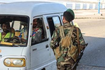 Yemen tv Esplosioni ad Aden aeroporto sotto attacco di missili Houthi